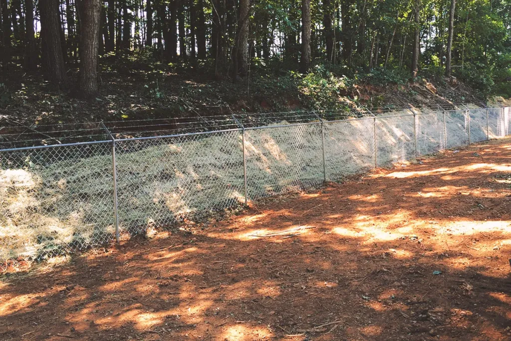 Fence chainlink barbed 01a