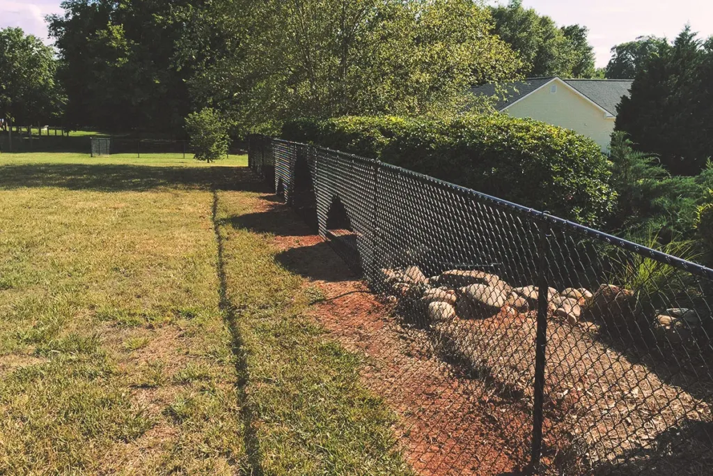 Chain-Link Fences With Budget-Friendly Security and Quick Installation