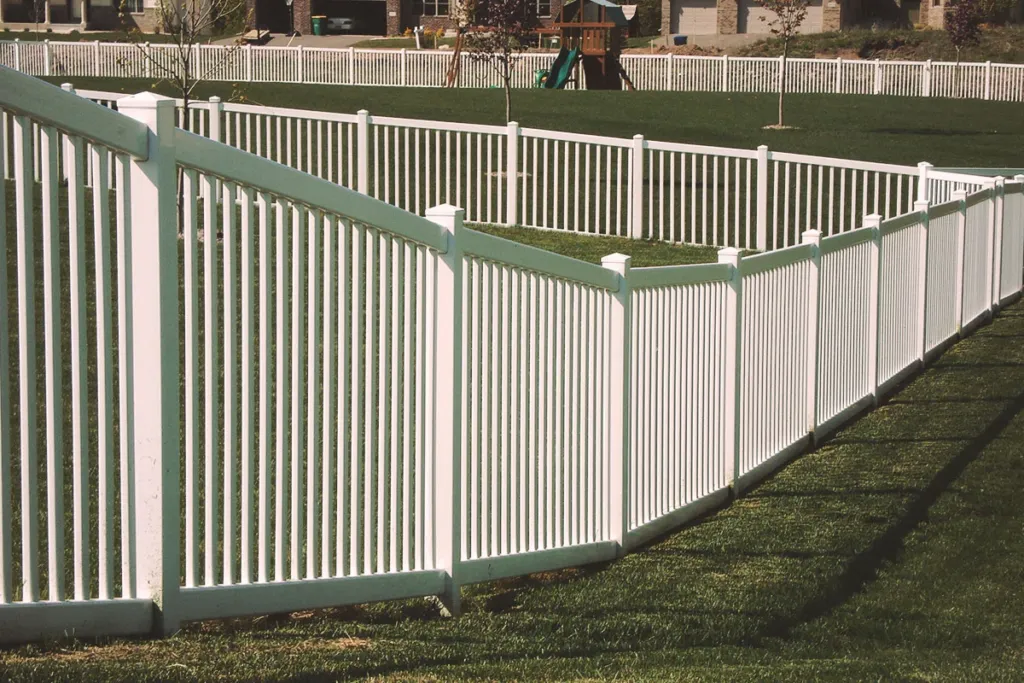 Fpo fence pvc picket flattop 01a