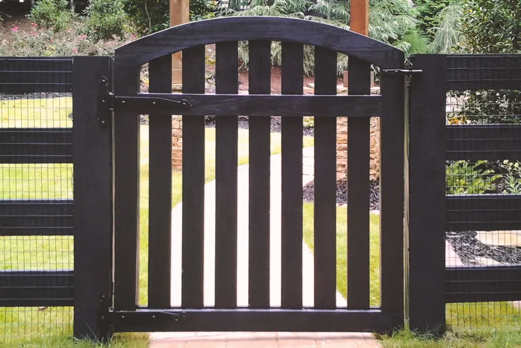 Gate wood archedpicket 01a