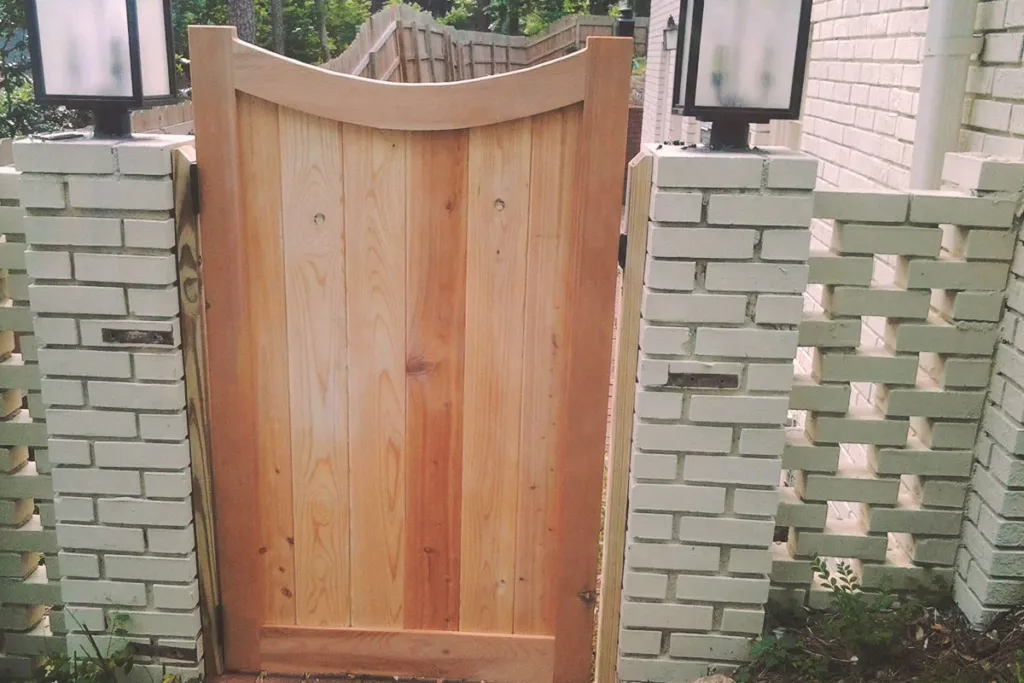 Gate wood cedar revscallop 01a